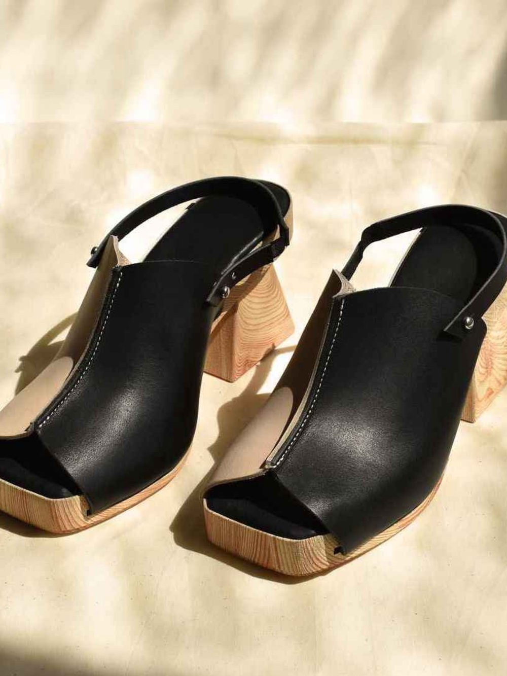 HILOS Georgia in Yin & Yang Heels in Black and Cream Clogs size 7.5